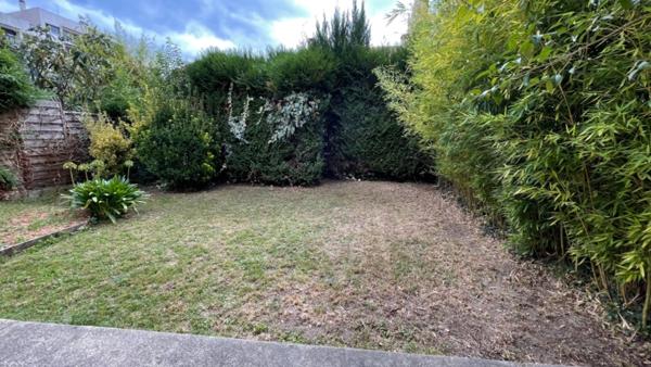 Tarbes centre ville proche commerces ,maison de ville 120M2 habitables, avec 4 chambres, Garage, terrain sans vis à vis