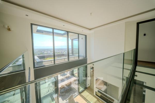 VÉTRAZ-MONTHOUX – VILLA PRESTIGE VUE GENÈVE & PISCINE À DÉBORDEMENT