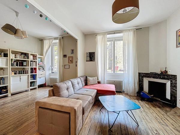 Maison de caractère avec cour et terrasse - 6 chambres - 15 mn de l'A7