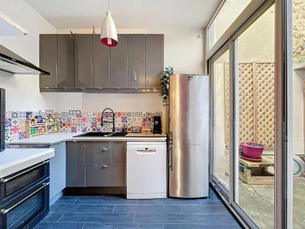 Maison de caractère avec cour et terrasse - 6 chambres - 15 mn de l'A7