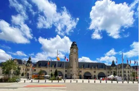 Local Commercial
         2 pièces
        - 54 m² 70 000 €*