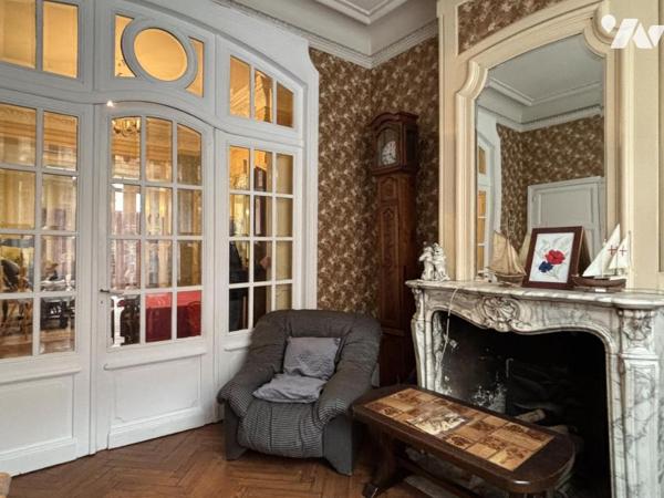 LILLE proche Sébastopol Maison ancienne de 170m² avec jardin 