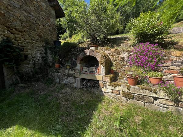 Maison 4 chambres, dépendances, 9000 m² de terrain et plus ..