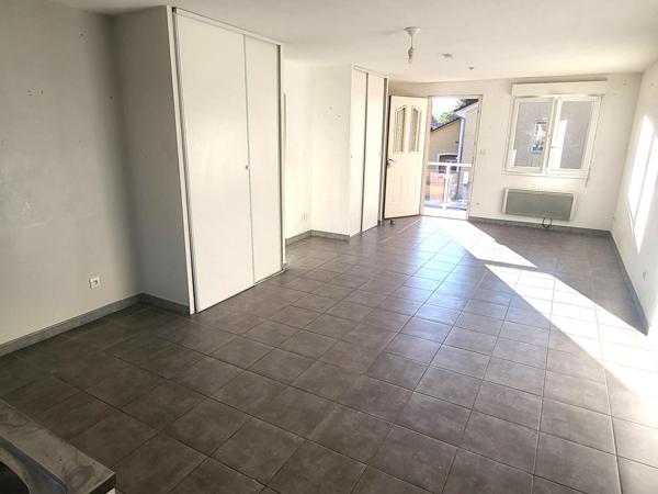 Au coeur de MORESTEL, APPARTEMENT T3 de 61 m² au 1er ét. petite  Résidence avec Parking