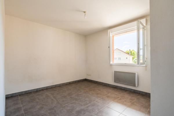 Au coeur de MORESTEL, APPARTEMENT T3 de 61 m² au 1er ét. petite  Résidence avec Parking