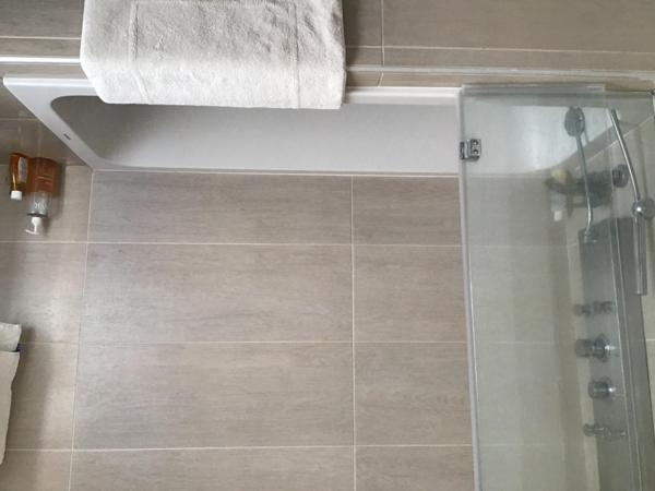 MAISON DE VILLE PROCHE DE TOUTES COMMODITES