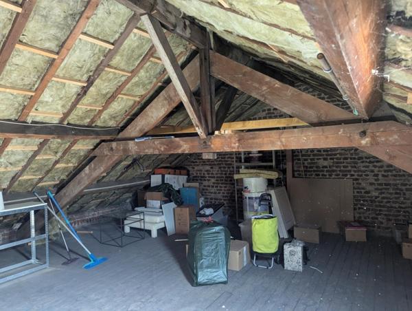 MAISON DE VILLE PROCHE DE TOUTES COMMODITES