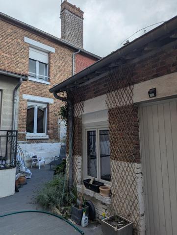 MAISON DE VILLE PROCHE DE TOUTES COMMODITES