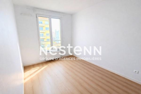 secteur centre Ville: Proximité T10 spacieux T3 avec Balcon et Garage vue dégagée