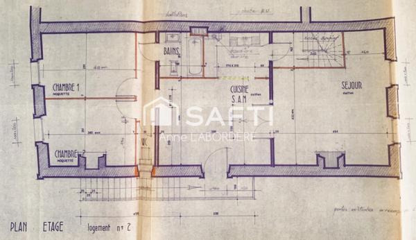 Idéalement situé au coeur du village