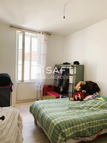 Idéalement situé au coeur du village