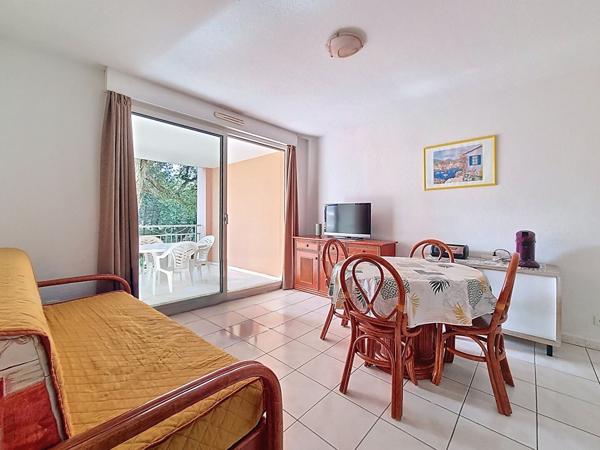 Saint-Aygulf, appartement T2 terrasse parking sous-sol centre ville