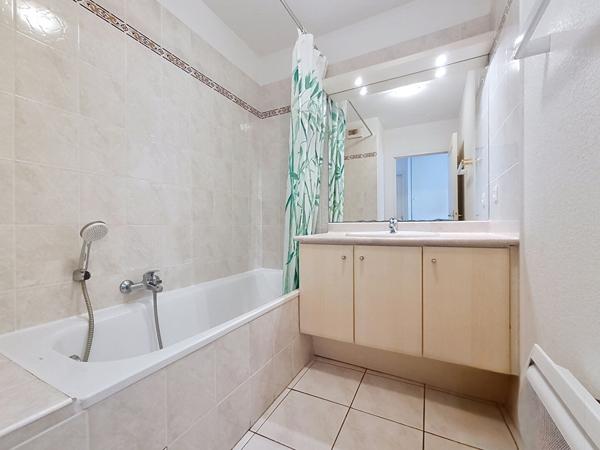 Saint-Aygulf, appartement T2 terrasse parking sous-sol centre ville