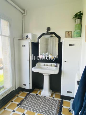 Maison 10 pièces - 246 m²