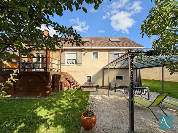 Maison 5 pièces - 128 m² habitables - Sous-sol total, 2 terrasses couvertes, jardin - Linas 91310
