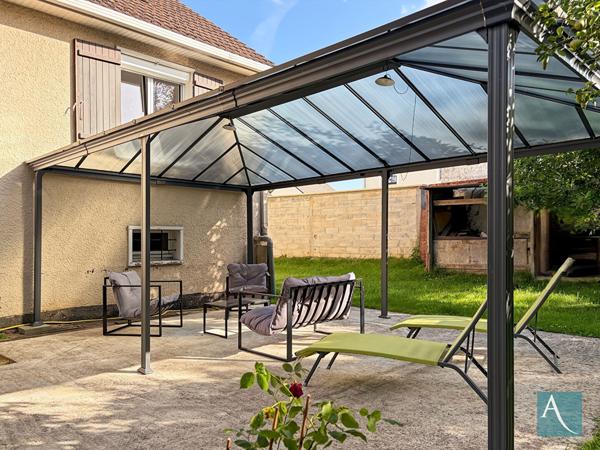 Maison 5 pièces - 128 m² habitables - Sous-sol total, 2 terrasses couvertes, jardin - Linas 91310