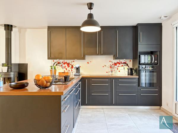 Maison 5 pièces - 128 m² habitables - Sous-sol total, 2 terrasses couvertes, jardin - Linas 91310