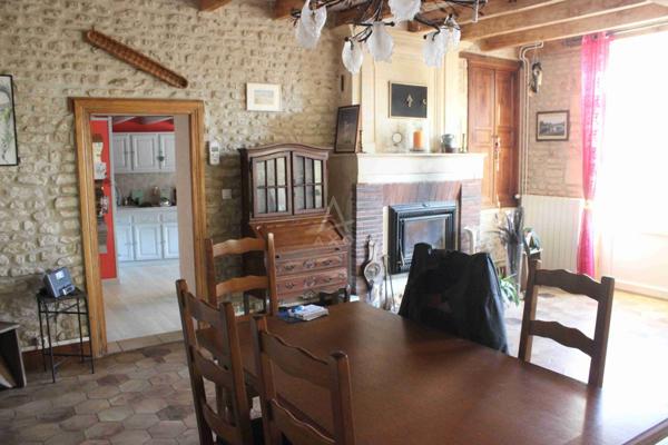 A 10 mn de Matha, belle et grande maison charentaise avec jardin