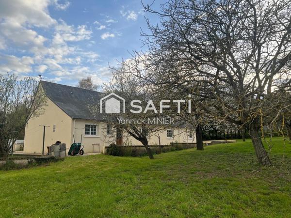 Grande maison de 184 m2, 4 chambres, salon/séjour avec cheminée, cuisine aménagée et équipée, nombreuses dépendances sur terrain clos de 7800 m2