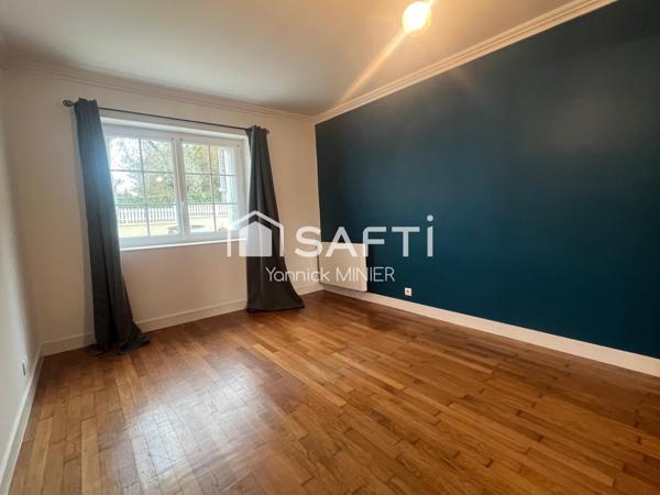 Grande maison de 184 m2, 4 chambres, salon/séjour avec cheminée, cuisine aménagée et équipée, nombreuses dépendances sur terrain clos de 7800 m2