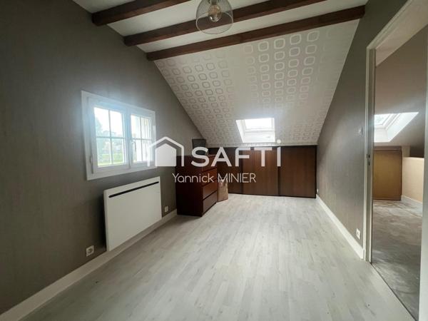 Grande maison de 184 m2, 4 chambres, salon/séjour avec cheminée, cuisine aménagée et équipée, nombreuses dépendances sur terrain clos de 7800 m2