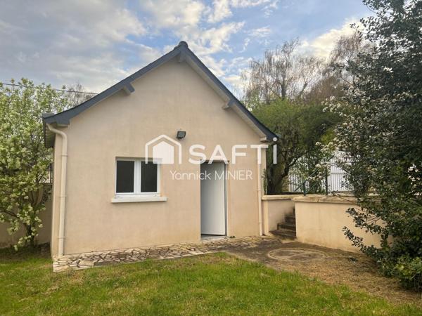 Grande maison de 184 m2, 4 chambres, salon/séjour avec cheminée, cuisine aménagée et équipée, nombreuses dépendances sur terrain clos de 7800 m2