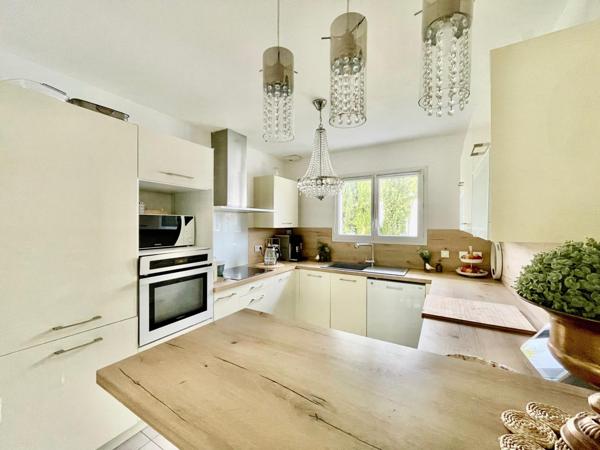 Maison récente, 3 chambres, centre-ville de Mios