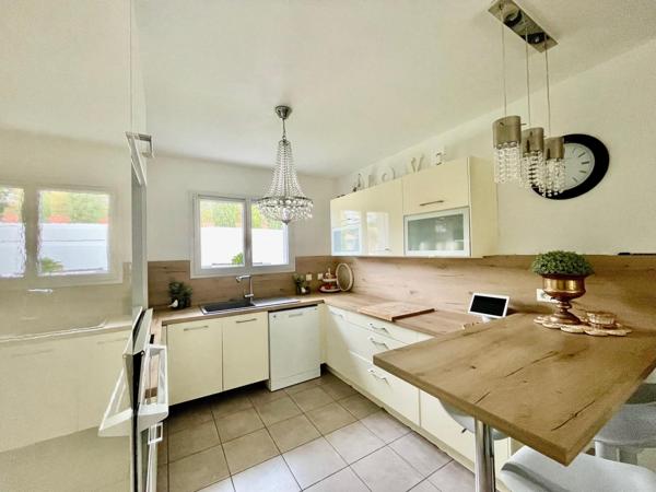 Maison récente, 3 chambres, centre-ville de Mios