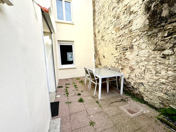 BOULOGNE SUR MER A VENDRE MAISON SANS TRAVAUX 4 PIECES, SALON/SEJOUR, 3 CHAMBRES, CUISINE ET TERRASSE