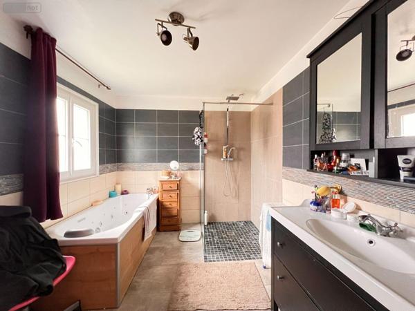 Maison individuelle à vendre à Ambès en Gironde (33810), ref : 33145/MAIS/1863