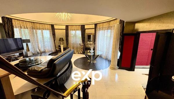 Propriété atypique de 403 m²