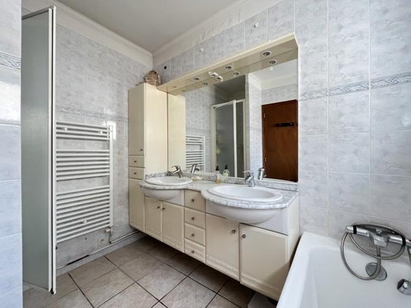Maison 91 732 € Issoudun 7 p 116 m² DPE D