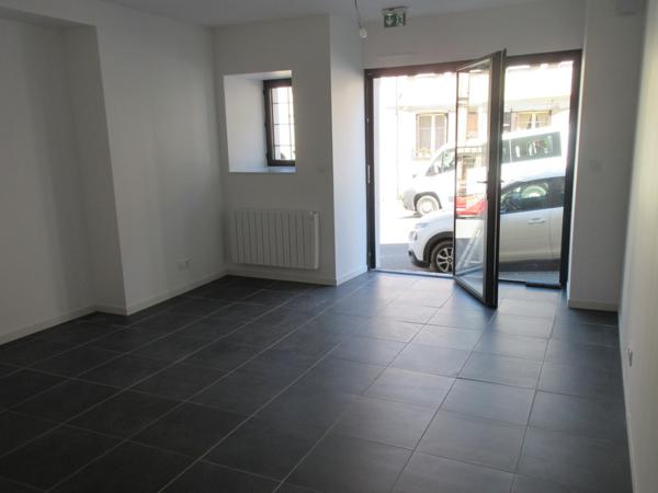 Quartier St Cyrice-Rodez, local commercial et/ou professionnel avec parking