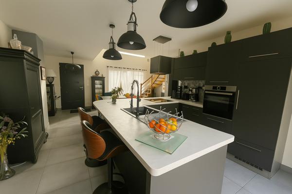 Maison Rouillon - 120 m² - 3 chambres (dont une suite parentale de plain-pied ) - Garage -  Piscine