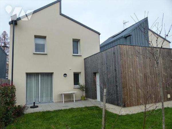 Maison en parfait état proche des écoles et des commerces, maison d'habitation récente comprena...