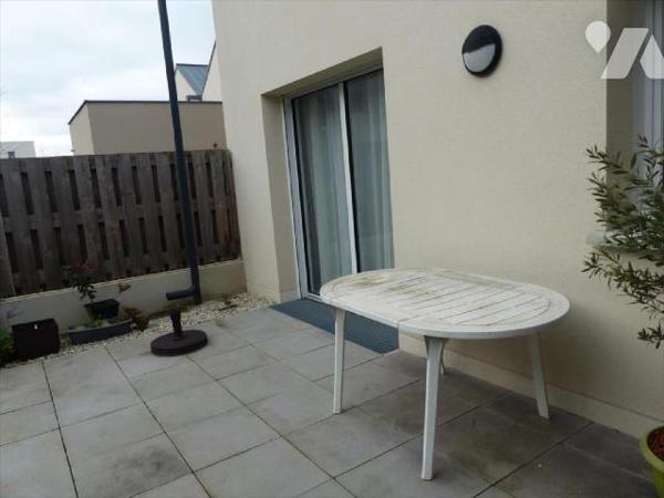 Maison en parfait état proche des écoles et des commerces, maison d'habitation récente comprena...