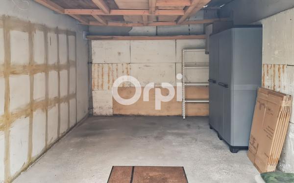 Stationnement à louer    Fosses