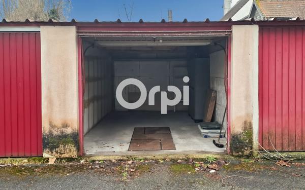 Stationnement à louer    Fosses