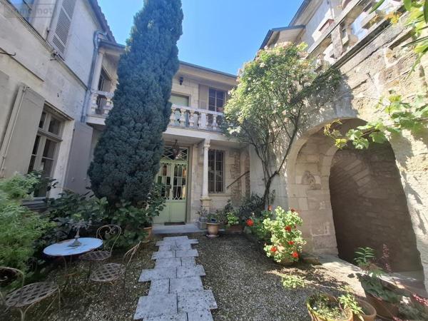 Maison à vendre à Saintes en Charente-Maritime (17100), ref : 17111-674