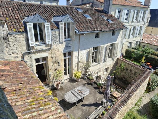 Maison à vendre à Saintes en Charente-Maritime (17100), ref : 17111-674