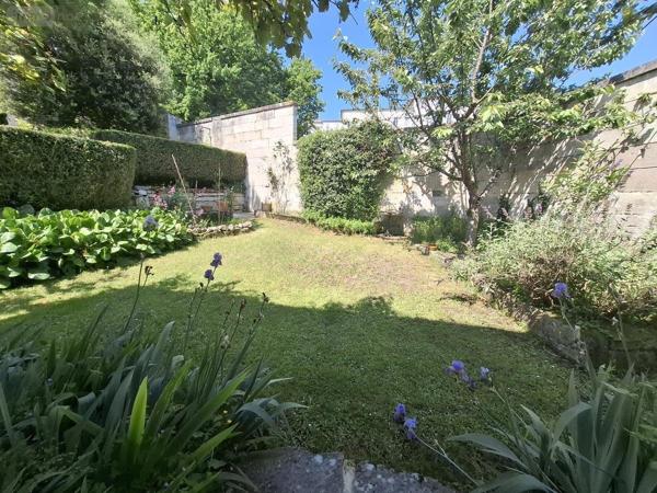 Maison à vendre à Saintes en Charente-Maritime (17100), ref : 17111-674