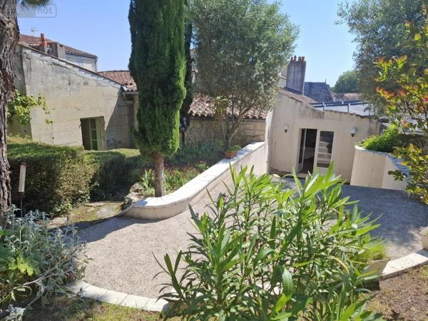 Maison à vendre à Saintes en Charente-Maritime (17100), ref : 17111-674