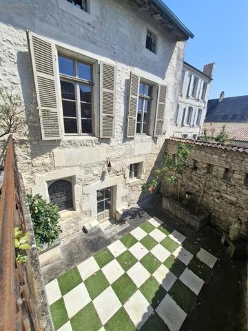 Maison à vendre à Saintes en Charente-Maritime (17100), ref : 17111-674