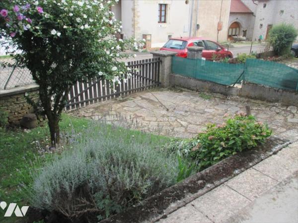 A 5 mn de PORT SUR SAONE MAISON AVEC BEAUX VOLUMES ET 4 CHAMBRES