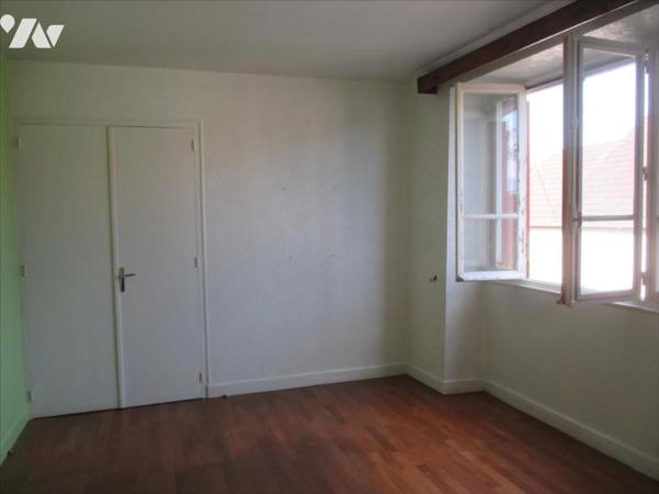 A 5 mn de PORT SUR SAONE MAISON AVEC BEAUX VOLUMES ET 4 CHAMBRES