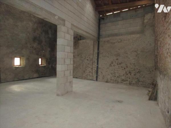 A 5 mn de PORT SUR SAONE MAISON AVEC BEAUX VOLUMES ET 4 CHAMBRES