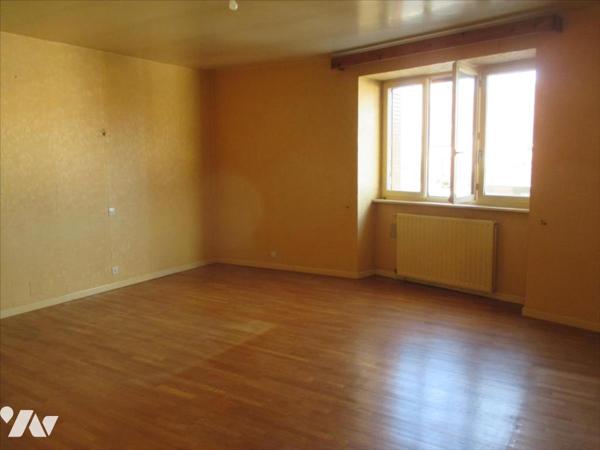 A 5 mn de PORT SUR SAONE MAISON AVEC BEAUX VOLUMES ET 4 CHAMBRES