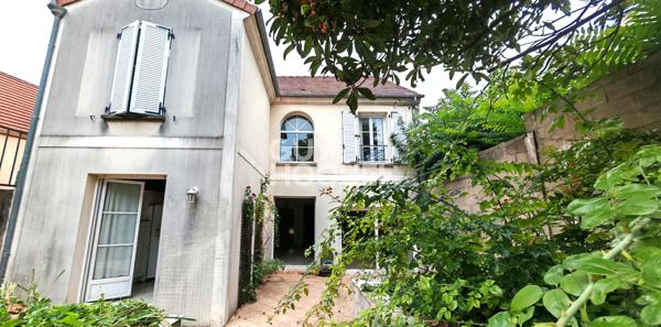 Maison récente au pied du Métro L14