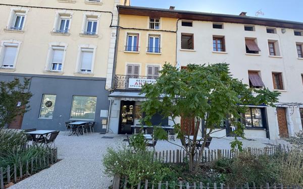 Immeuble à vendre    2 pièces •  Saint-Marcellin