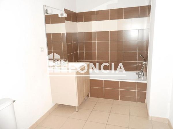 Location Studio 31.5 m² - 3 RUE VICTOR POUGET Agde 34300